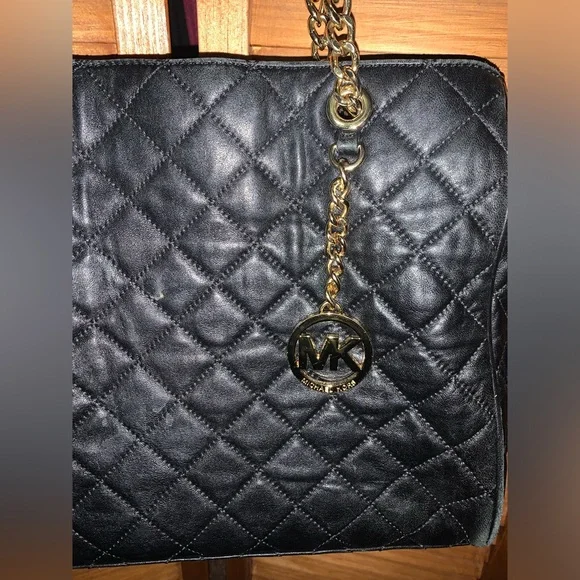 Michael Kors purse. - Picture 6 of 14